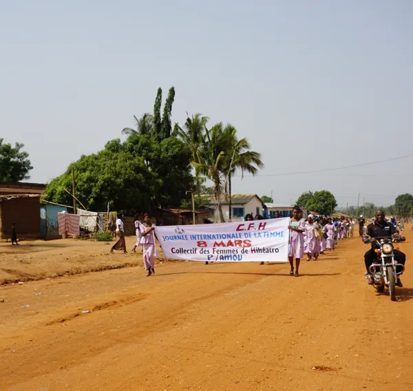 Marche à l'occasion de la journée pour la femme.
