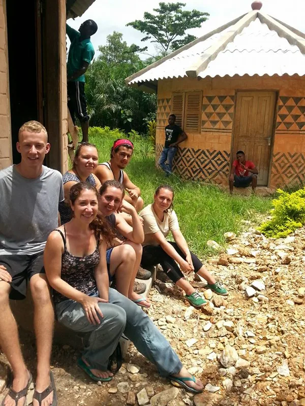 Pause sur le site de construction des écolodges près de Kusuntu
